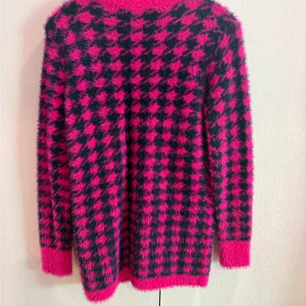 L'AGENCE Hot Pink & Black Fuzzy Houndstooth Cardigan - Picture 5 of 6